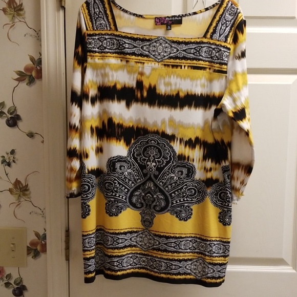 Top/ TUNIC - Picture 1 of 6